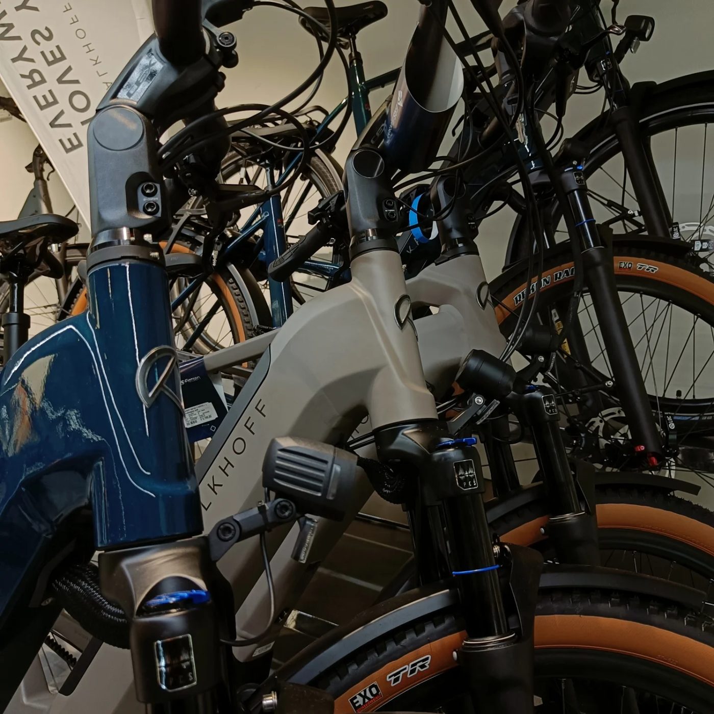 Rij e-bikes in de showroom
